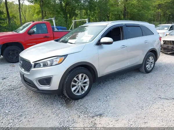 5XYPGDA31GG049299 2016 KIA SORENTO - Image 2