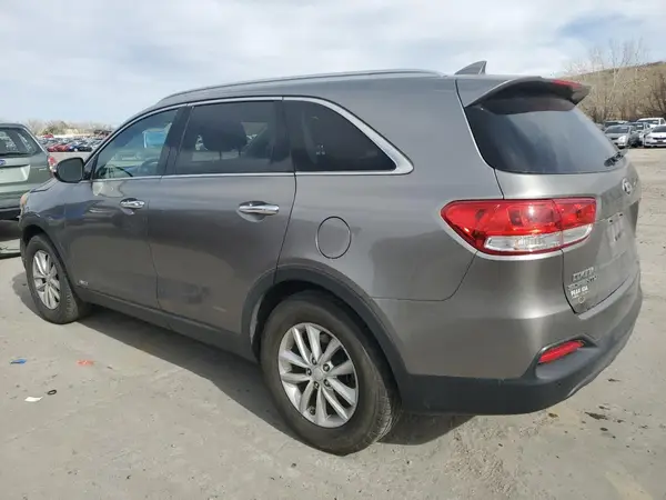 5XYPGDA31GG055247 2016 KIA SORENTO - Image 2