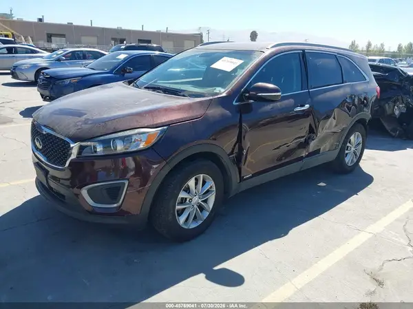 5XYPGDA31GG056091 2016 KIA SORENTO - Image 2