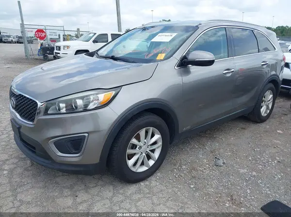 5XYPGDA31GG056883 2016 KIA SORENTO - Image 2