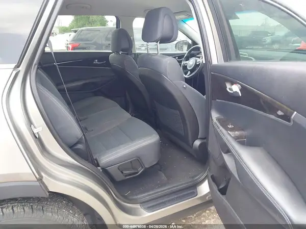 5XYPGDA31GG056883 2016 KIA SORENTO - Image 8