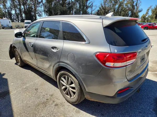 5XYPGDA31GG082030 2016 KIA SORENTO - Image 2