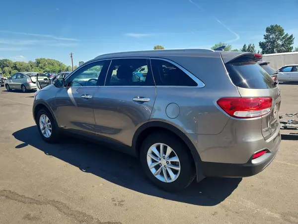 5XYPGDA31GG090905 2016 KIA SORENTO - Image 2