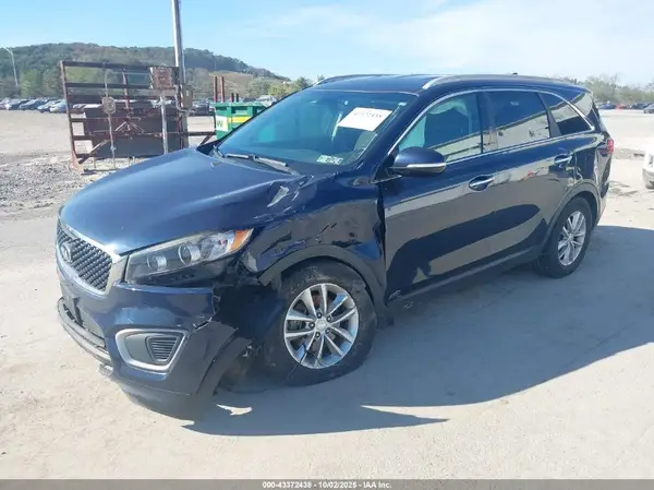5XYPGDA31GG110215 2016 KIA SORENTO - Image 2