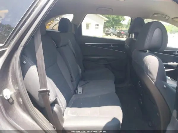 5XYPGDA31GG134305 2016 KIA SORENTO - Image 8