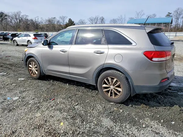 5XYPGDA31GG150987 2016 KIA SORENTO - Image 2