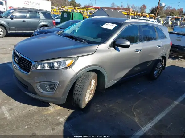 5XYPGDA31GG155140 2016 KIA SORENTO - Image 2