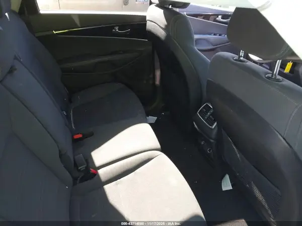 5XYPGDA31GG155140 2016 KIA SORENTO - Image 8