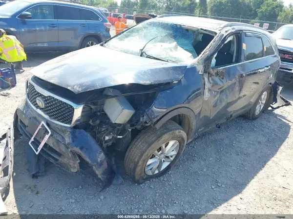 5XYPGDA31GG165618 2016 KIA SORENTO - Image 2