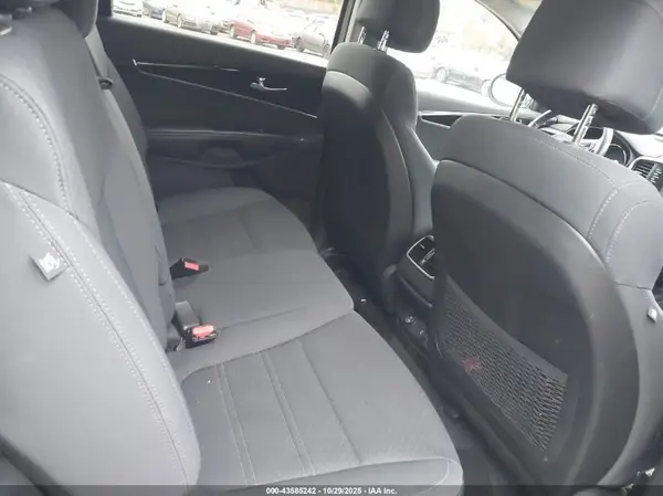 5XYPGDA31HG237225 2017 KIA SORENTO - Image 8