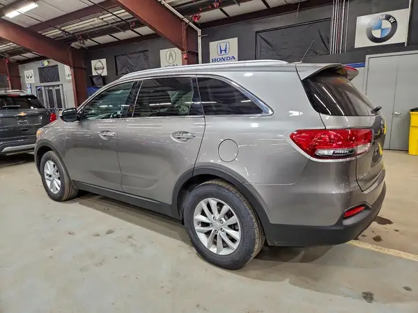 5XYPGDA31HG245423 2017 KIA SORENTO - Image 2