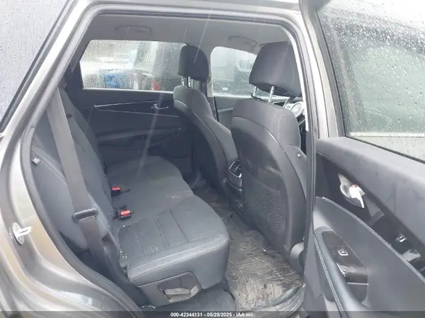 5XYPGDA31HG270824 2017 KIA SORENTO - Image 8