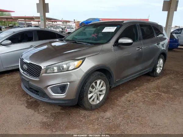 5XYPGDA31HG275067 2017 KIA SORENTO - Image 2