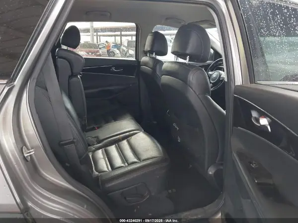 5XYPGDA31HG275067 2017 KIA SORENTO - Image 8
