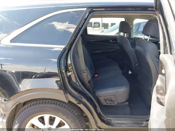 5XYPGDA31HG282522 2017 KIA SORENTO - Image 8