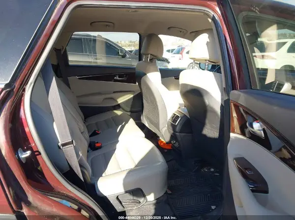 5XYPGDA31HG282956 2017 KIA SORENTO - Image 8