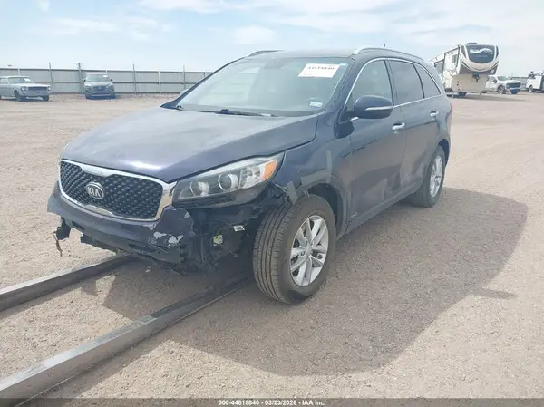 5XYPGDA31HG283556 2017 KIA SORENTO - Image 2