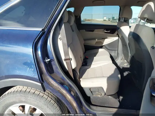 5XYPGDA31HG283556 2017 KIA SORENTO - Image 8