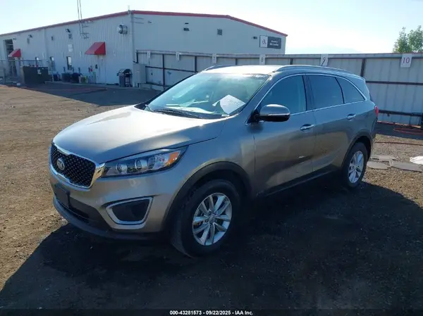 5XYPGDA31HG286330 2017 KIA SORENTO - Image 2