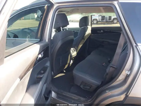 5XYPGDA31HG286330 2017 KIA SORENTO - Image 8
