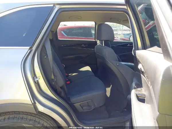 5XYPGDA31HG298798 2017 KIA SORENTO - Image 8