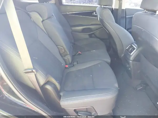 5XYPGDA31HG303840 2017 KIA SORENTO - Image 8