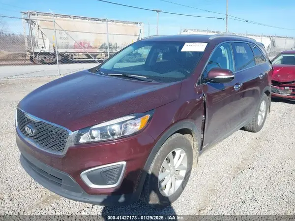 5XYPGDA31HG320931 2017 KIA SORENTO - Image 2