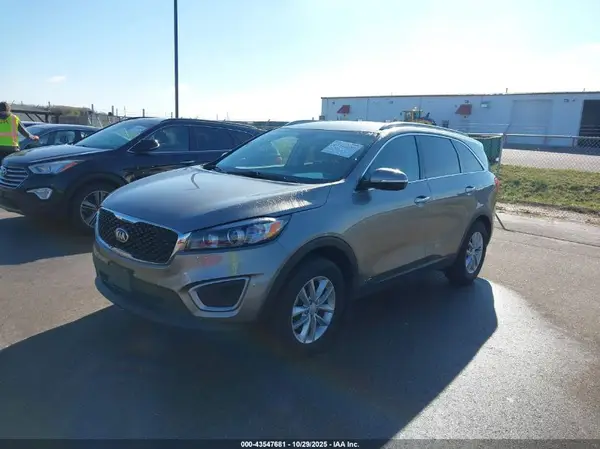 5XYPGDA31HG327068 2017 KIA SORENTO - Image 2