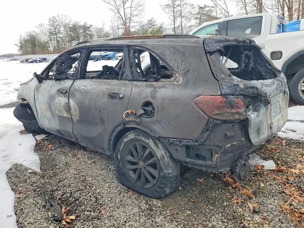 5XYPGDA31JG346497 2018 KIA SORENTO - Image 2