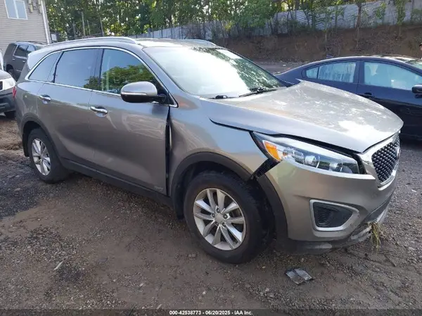 5XYPGDA31JG348685 2018 KIA SORENTO - Image 1