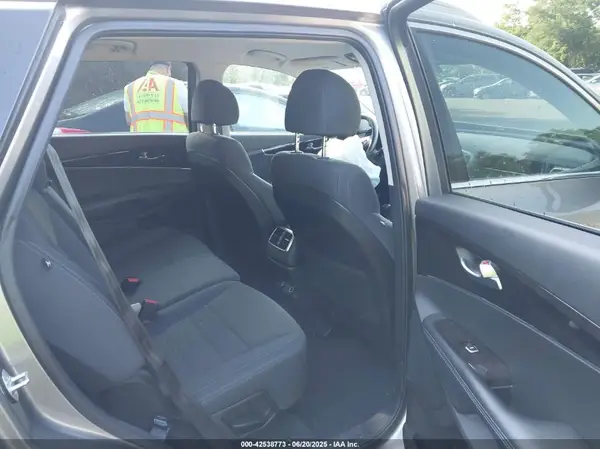 5XYPGDA31JG348685 2018 KIA SORENTO - Image 8