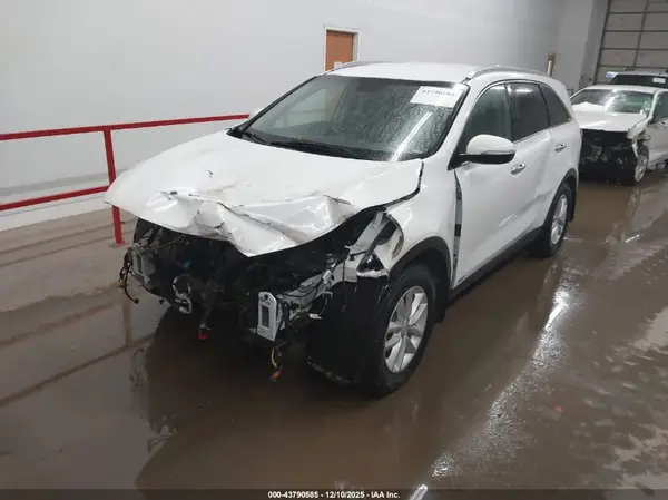 5XYPGDA31JG359041 2018 KIA SORENTO - Image 2