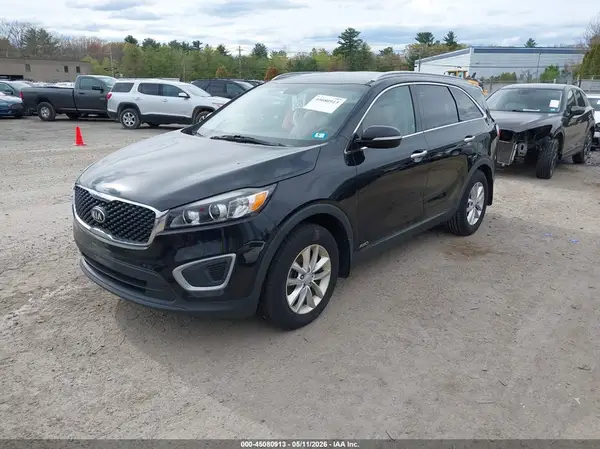 5XYPGDA31JG361940 2018 KIA SORENTO - Image 2