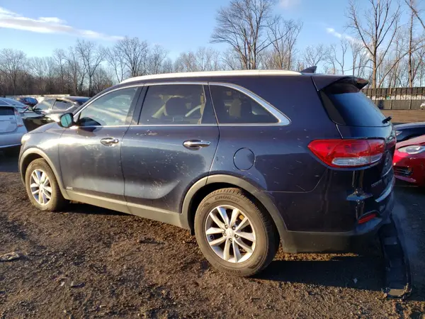 5XYPGDA31JG370153 2018 KIA SORENTO - Image 2