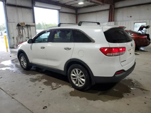 5XYPGDA31JG370881 2018 KIA SORENTO - Image 2
