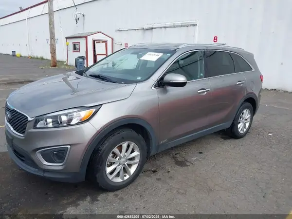 5XYPGDA31JG378401 2018 KIA SORENTO - Image 2