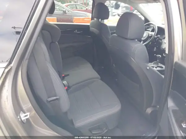 5XYPGDA31JG378401 2018 KIA SORENTO - Image 8