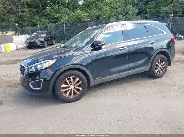 5XYPGDA31JG400672 2018 KIA SORENTO - Image 2