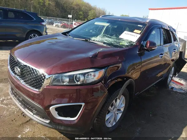 5XYPGDA31JG402163 2018 KIA SORENTO - Image 2