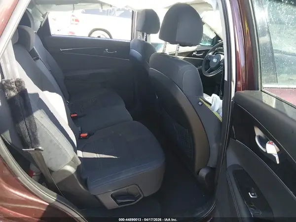 5XYPGDA31JG402163 2018 KIA SORENTO - Image 8