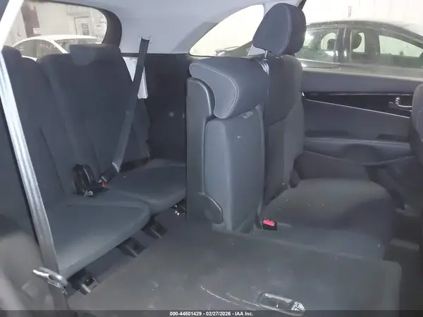 5XYPGDA31JG410893 2018 KIA SORENTO - Image 8
