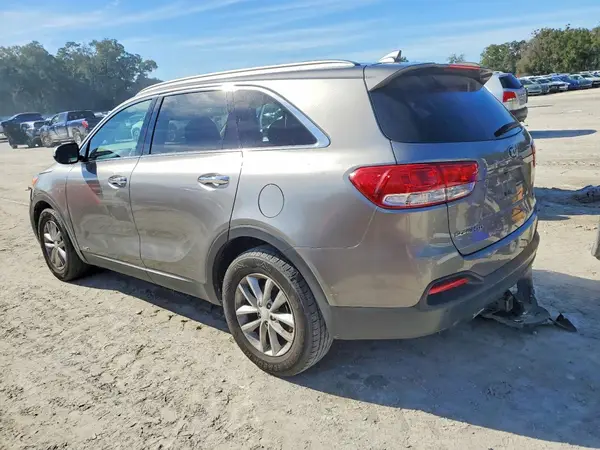 5XYPGDA31JG418928 2018 KIA SORENTO - Image 2