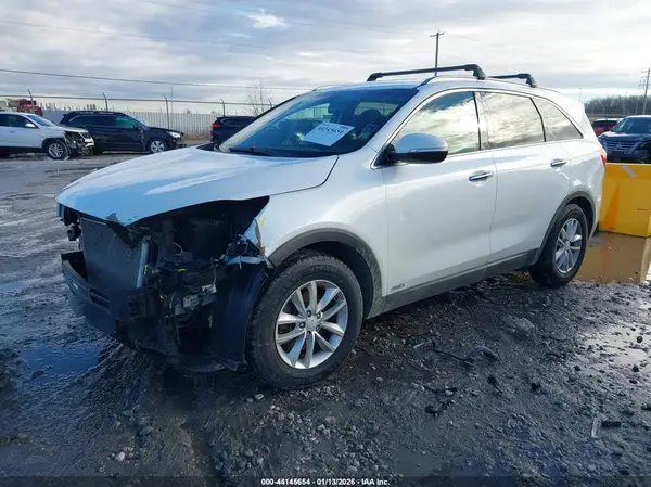 5XYPGDA31JG425393 2018 KIA SORENTO - Image 2