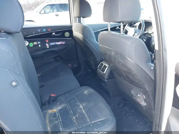 5XYPGDA31JG425393 2018 KIA SORENTO - Image 8