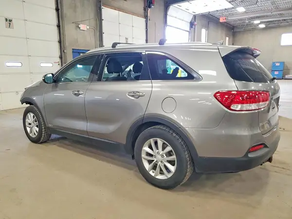 5XYPGDA31JG429010 2018 KIA SORENTO - Image 2