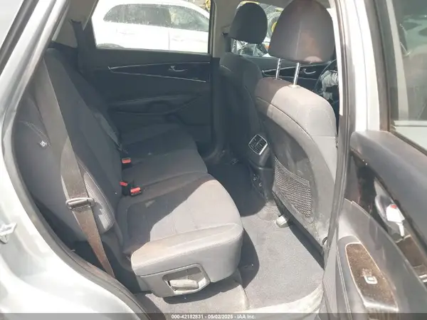 5XYPGDA31KG434841 2019 KIA SORENTO - Image 8
