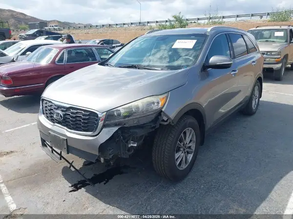 5XYPGDA31KG437240 2019 KIA SORENTO - Image 2
