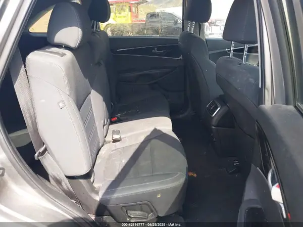 5XYPGDA31KG437240 2019 KIA SORENTO - Image 8