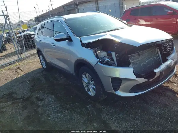 5XYPGDA31KG443684 2019 KIA SORENTO - Image 1