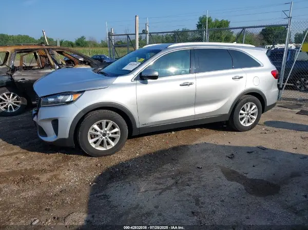 5XYPGDA31KG443684 2019 KIA SORENTO - Image 2
